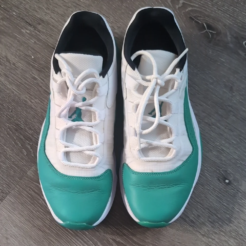 Jordan 11 Comfort Low in White and Teal Men’s 9 / women’s 10 - Picture 2 of 4